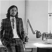 Fashion designer diplomato al Polimoda Institute con pluriesperienze lavorative, offre lezioni private di grafica e fashion design